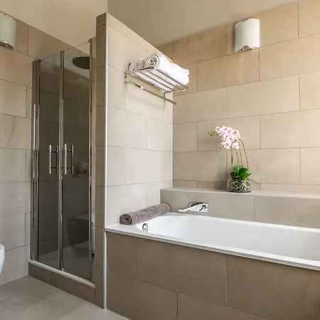 Chateau Terre Blanche Hotell 3*